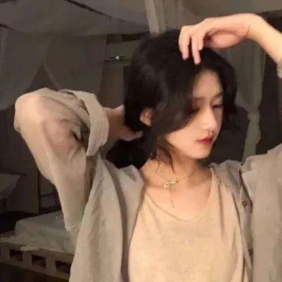 穿蓝衣的男孩